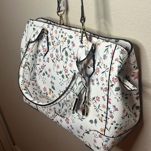 Nine West White Floral Purse with Gold Lock & Key Accessory